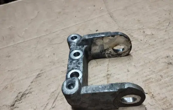 Dodge Caliber Engine mounting bracket