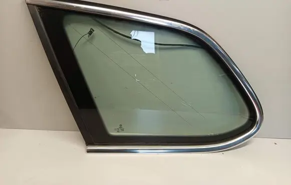 Volkswagen Golf VI Rear side window 43R004584