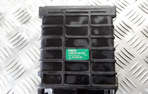 Volkswagen Golf II Engine control unit/module 0280800104105 811906264