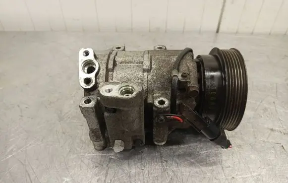 KIA Carens II Air conditioning (A/C) compressor (pump) 977011D400