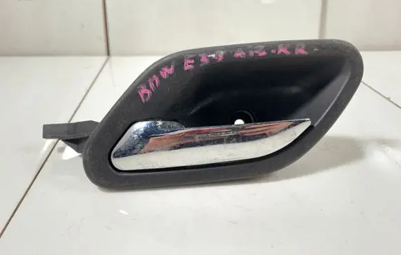 BMW 5 E39 Front door interior handle 8226049