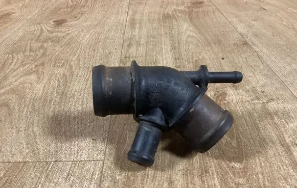 Engine coolant pipe/hose