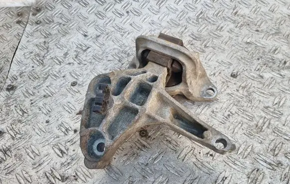 Renault Megane III Engine mount bracket 