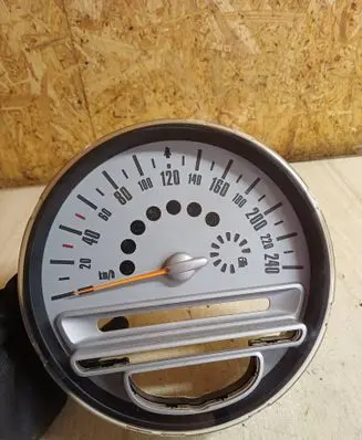Speedometer (instrument cluster)
