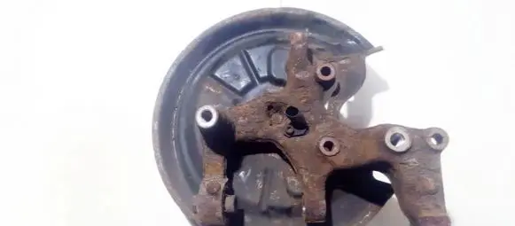 Volkswagen Golf V Rear wheel hub