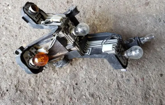 BMW 5 E60 E61 Tail light bulb cover holder 6923306