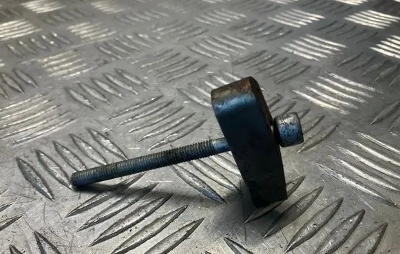 Mercedes-Benz E W211 Fuel Injector clamp holder