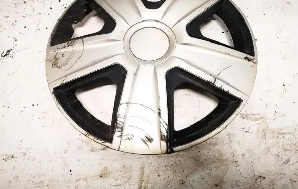 Volkswagen PASSAT B5 R15 wheel hub/cap/trim 
