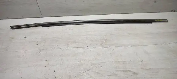 Mazda 3 III Rubber seal front door window/glass BJS8