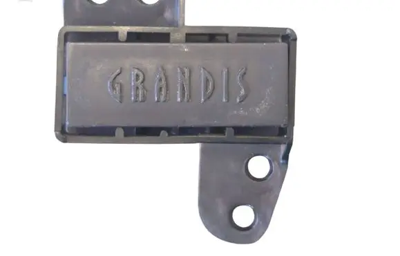 Mitsubishi Grandis Passenger airbag on/off switch