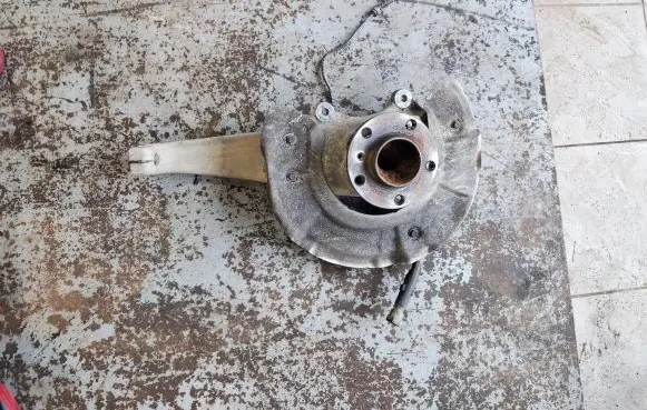 BMW 5 F10 F11 Front wheel hub spindle knuckle AMM961C0