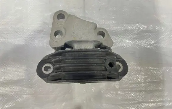 Fiat 500X Engine mounting bracket 00519385480