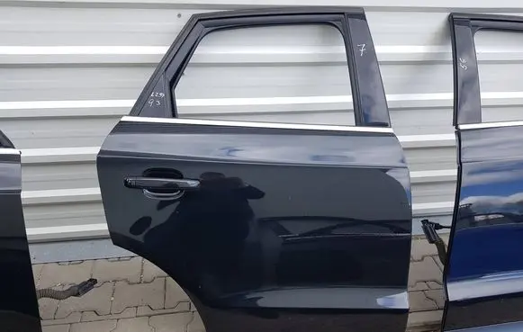 Audi Q3 8U Rear door 