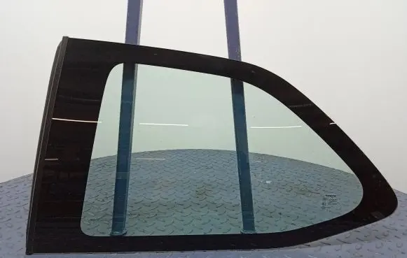 Toyota Auris 150 Rear side window
