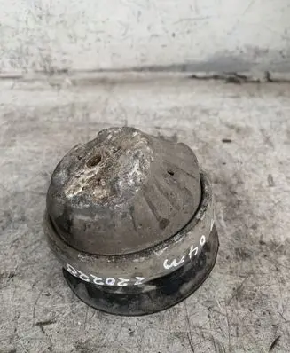 Mercedes-Benz E W211 Engine mount bracket