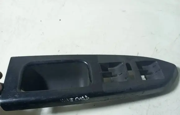 Volkswagen Touran I Front door window switch trim 1T1867371F