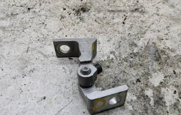 Volkswagen Golf Sportsvan Front door upper hinge 8K0831402P A046574
