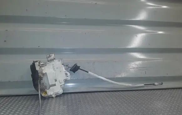Audi A6 S6 C6 4F Front door lock 4F1837015
