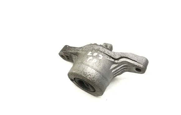 Maserati Ghibli Engine mount bracket 670003628