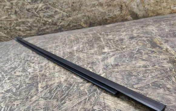 Ford S-MAX Front door glass trim molding