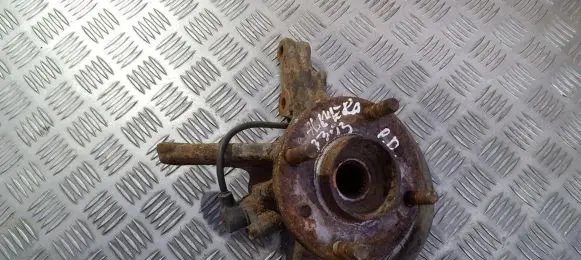 Nissan Almera Front wheel hub