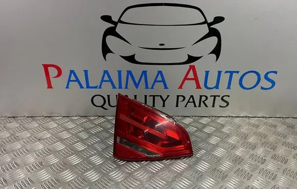 Tailgate rear/tail lights