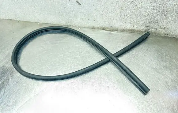 Saab 9-5 Engine hood trim