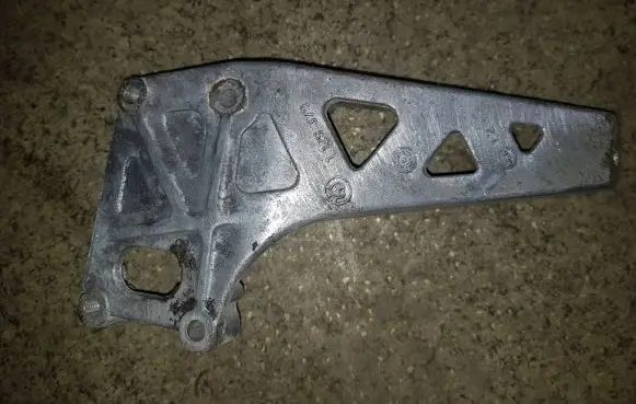 BMW 7 E32 Engine mounting bracket 1129379