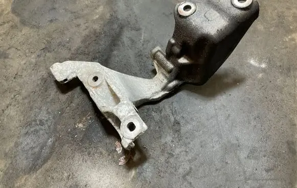 Renault Trafic III (X82) EGR valve cooler bracket A6261410040 7174072R 9174072R
