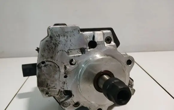 BMW X5 E53 Fuel injection high pressure pump 0445010073