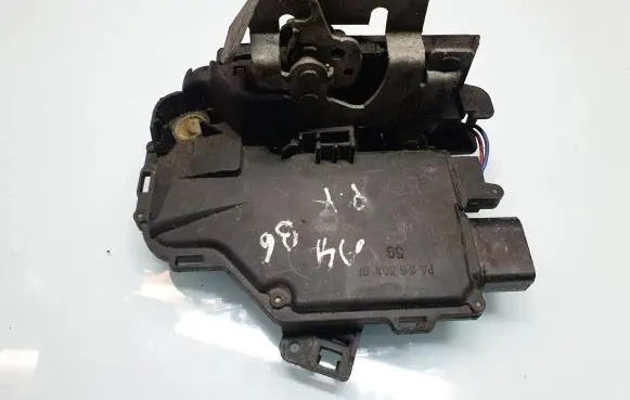 Audi A4 S4 B6 8E 8H Front door lock PA6630FV