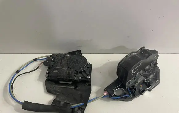 BMW 6 F12 F13 Rear door lock 7276321