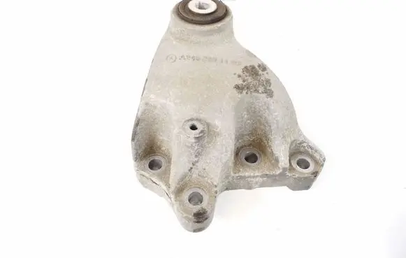 Engine mounting bracket