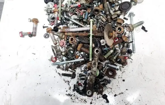 Nissan Leaf I (ZE0) Nuts/bolts 