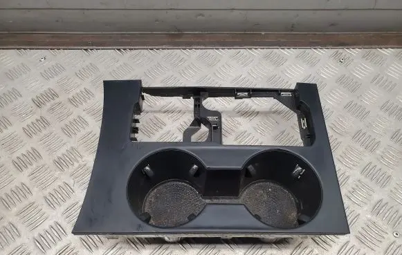 Cup holder front