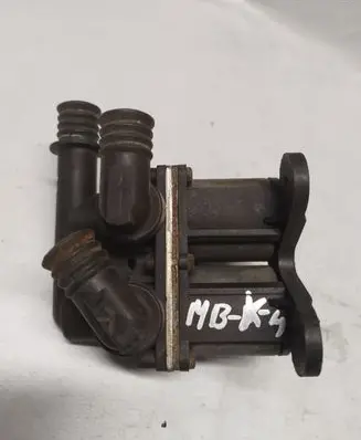 BMW 5 E34 Coolant heater control valve 1147412042 1382299