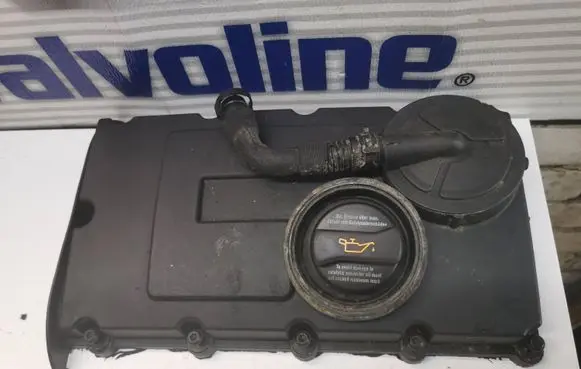 Volkswagen PASSAT B6 Rocker cam cover 03G103475