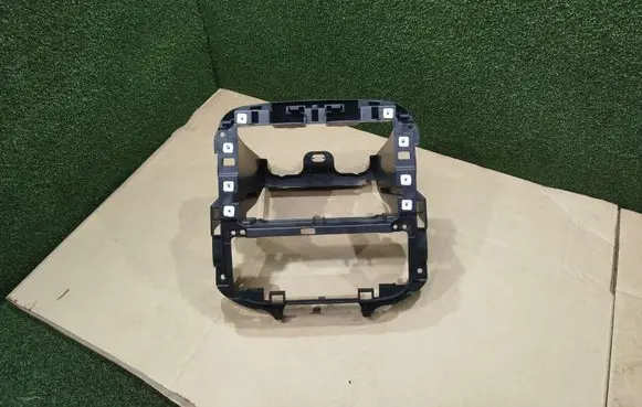 Renault Trafic III (X82) Radio/GPS head unit trim 678700458R 93868000