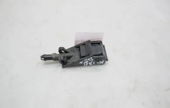Volkswagen PASSAT B5.5 Windshield washer spray nozzle 6E0955985
