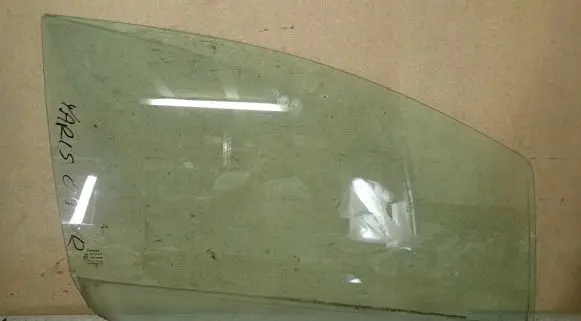 Toyota Yaris Sliding door window/glass 