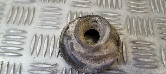 Volkswagen Golf IV Coil spring mount 