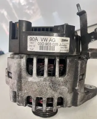 Volkswagen Tiguan Generator/alternator 03D903025J