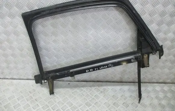 Audi A4 S4 B6 8E 8H Rear door window/glass frame 