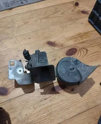 BMW 5 E60 E61 Horn signal 0092018
