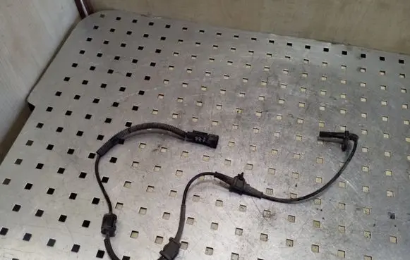 Opel Astra J Front ABS sensor wiring 13329258