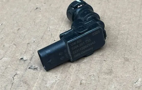 Volkswagen Polo V 6R Rear glass lock/latch E525 5WA201733