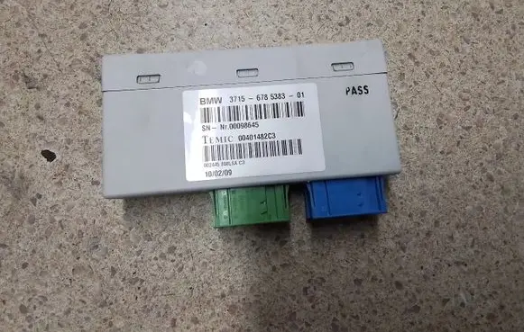 BMW X5 E70 Air suspension control unit module (rear) 6785383