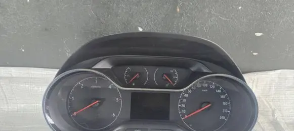 Opel Crossland X Speedometer (instrument cluster) 9826136080