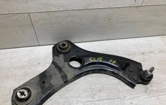 Renault Clio V Front lower control arm/wishbone 545042511R