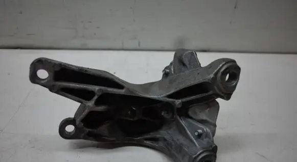 Audi A8 S8 D4 4H Engine mounting bracket 4H0199307AC
